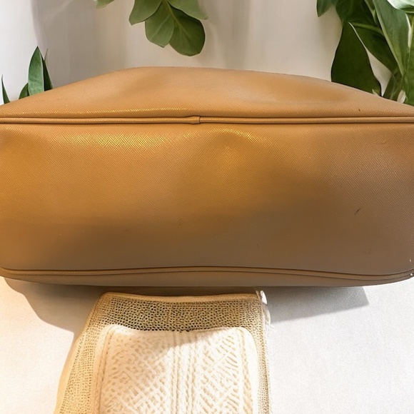 Coach Peyton Leather Zip Tote - Picture 4 of 12